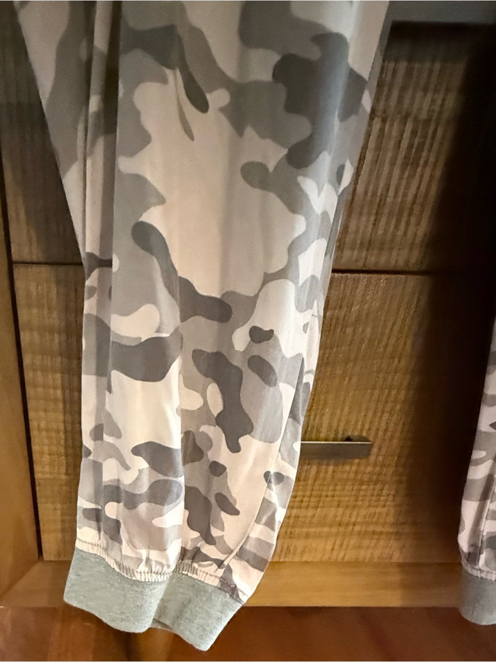 American Eagle Outfitters Women's Camo Jogger Pants - Beige & Gray - Picture 6 of 8